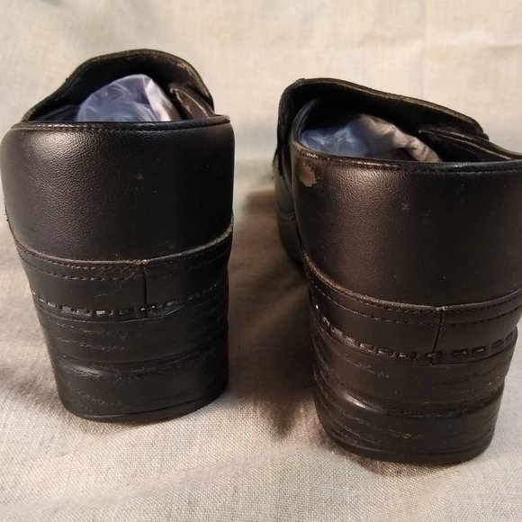 Dansko Phoebe Black Leather Professional Backed Clogs, Size 42, elastic sides - Picture 6 of 10